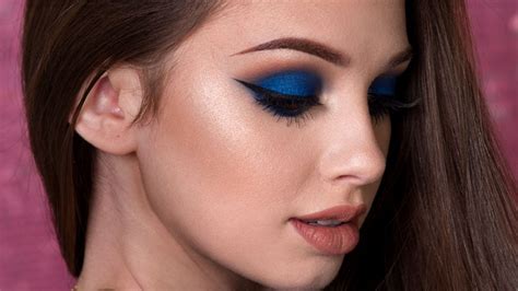 navy blue eyeshadow makeup